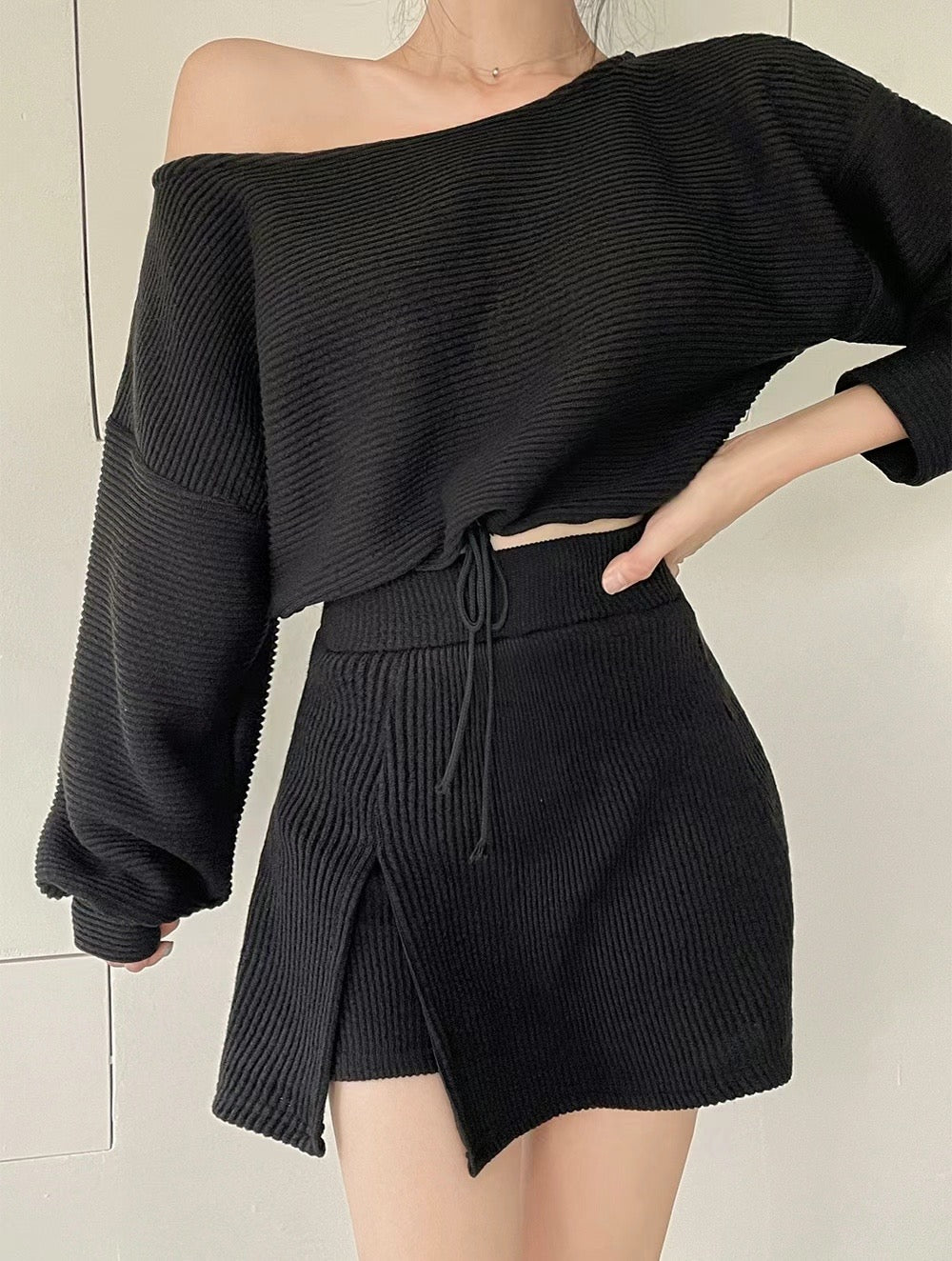 (KR) 跌肩束腰上衣開叉裙褲兩件套|兩色入