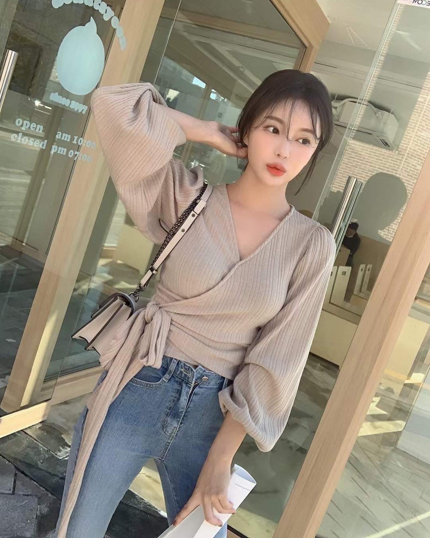 (KR) 間直紋V領綁腰上衣|大地啡