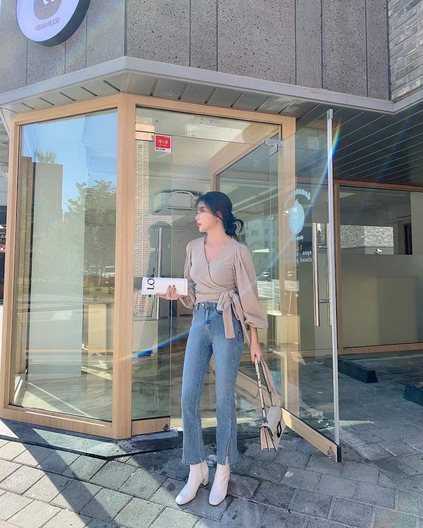 (KR) 間直紋V領綁腰上衣|大地啡