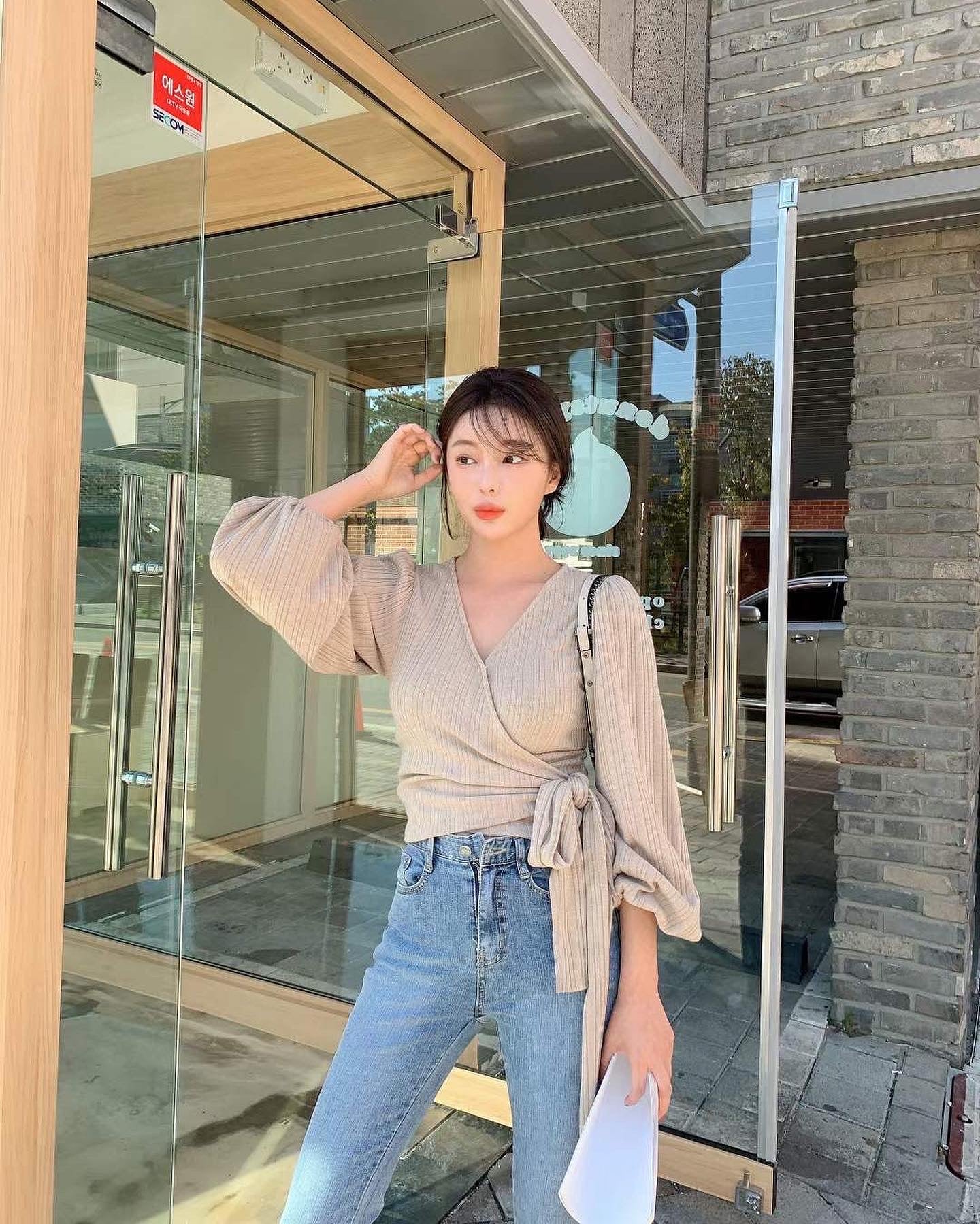 (KR) 間直紋V領綁腰上衣|大地啡