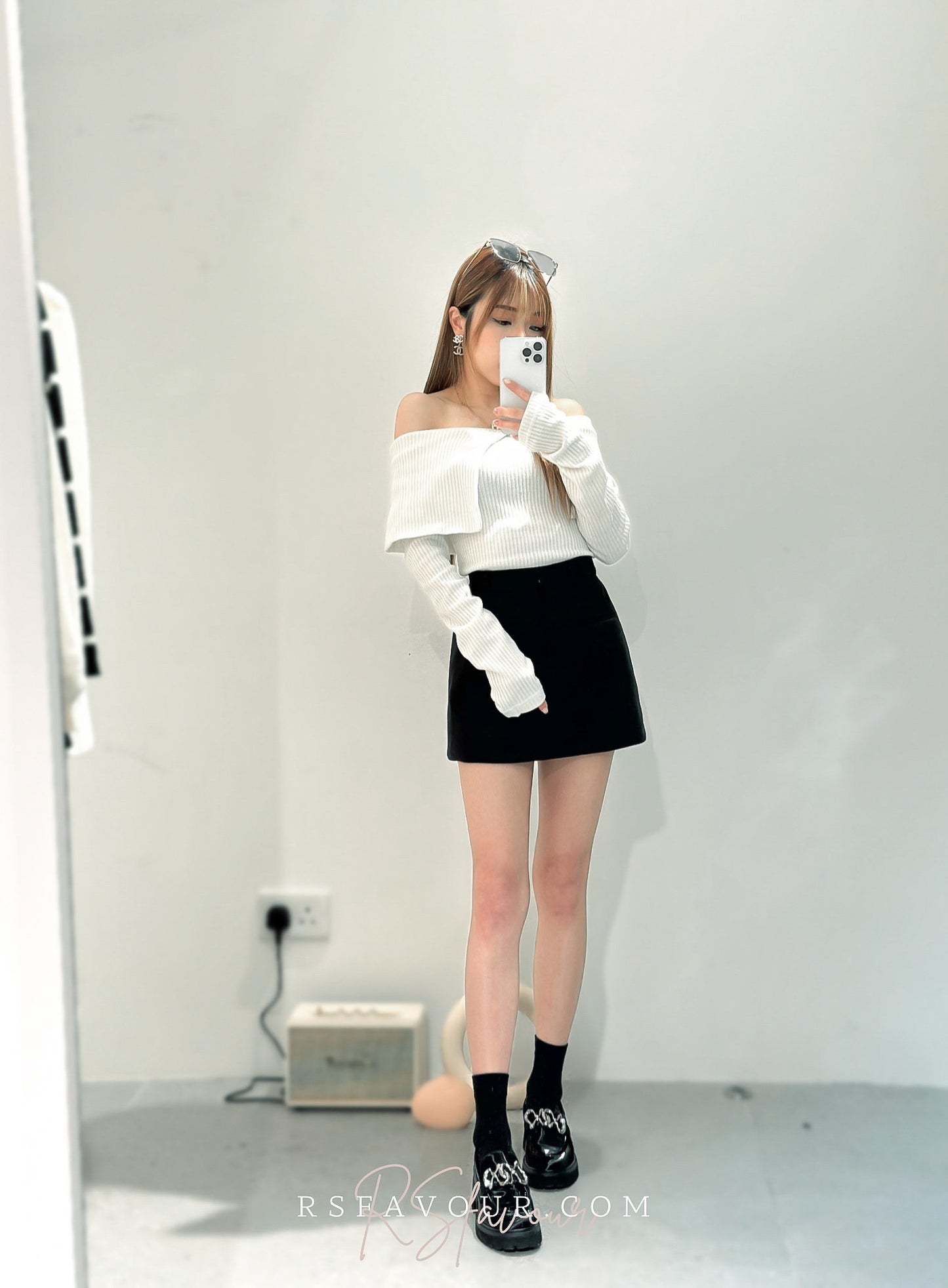 (KR) 一字膊反領綿質上衣|冰川白