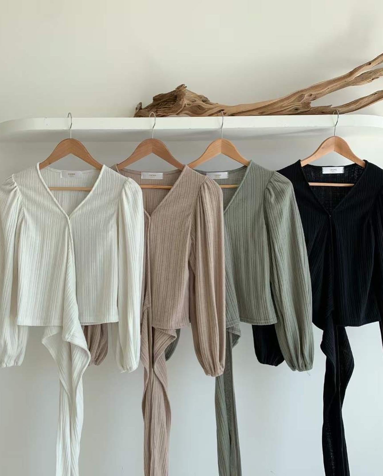 (KR) 間直紋V領綁腰上衣|大地啡