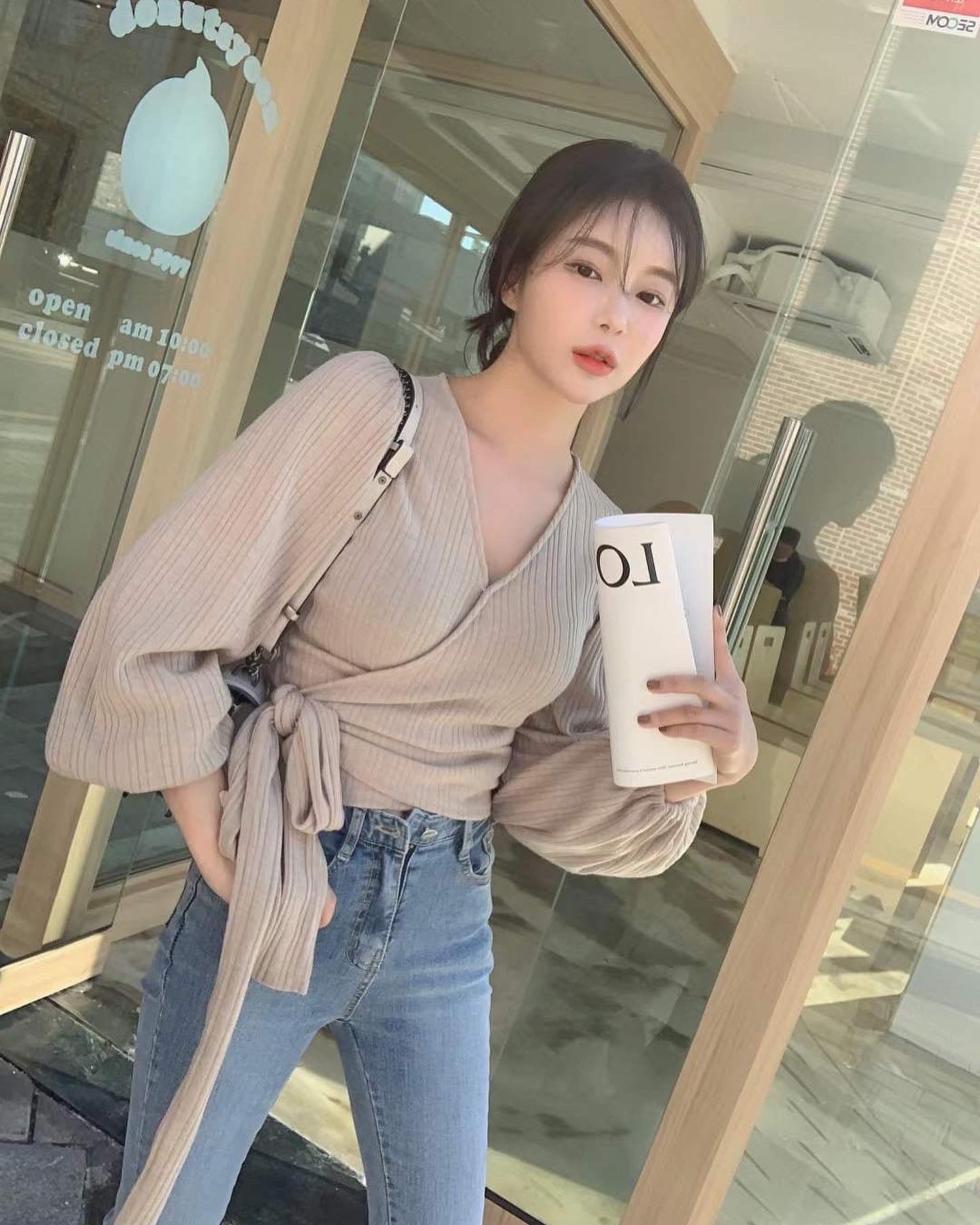 (KR) 間直紋V領綁腰上衣|大地啡