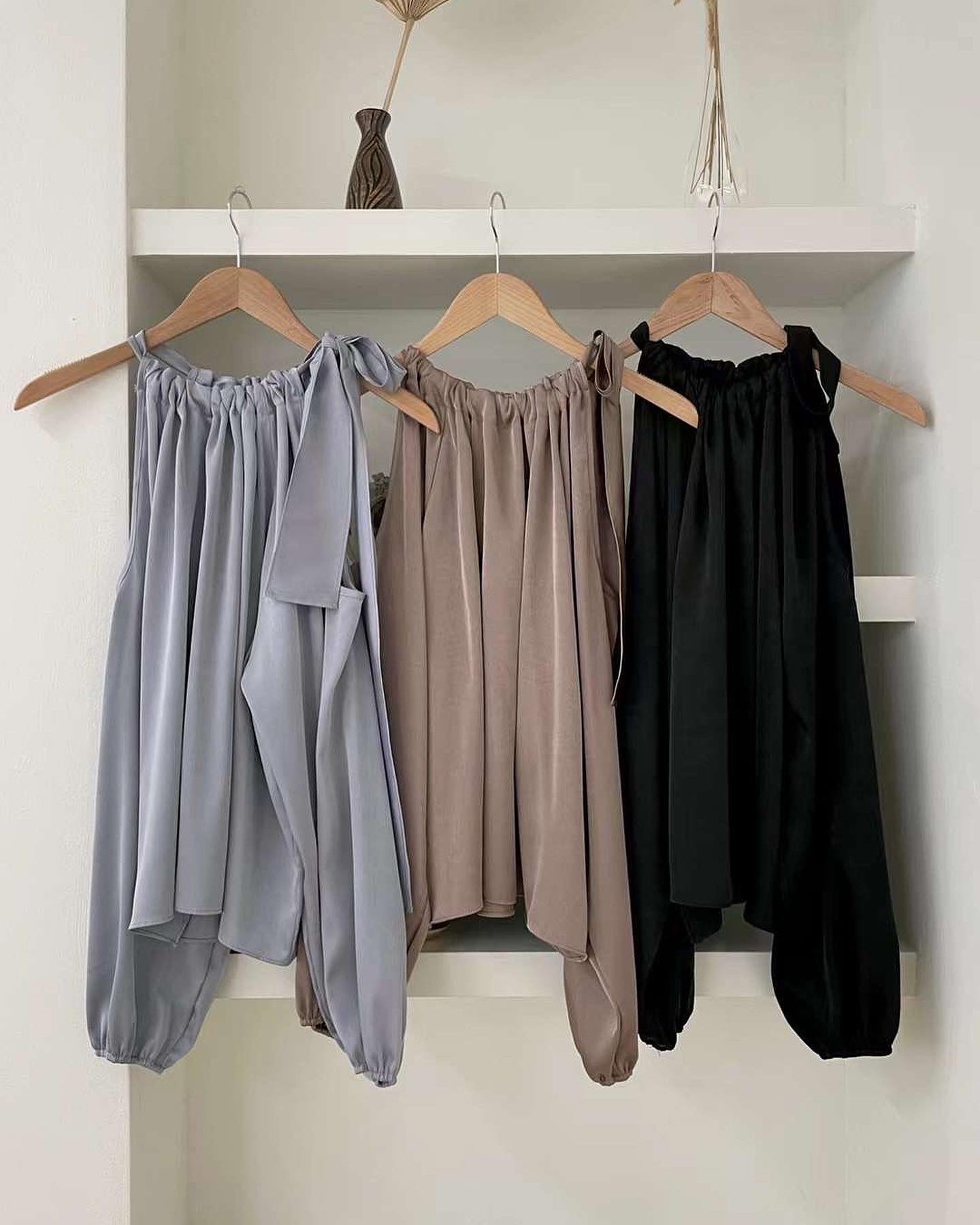 T28 蝴蝶結絲帶露肩上衣( 啡 )