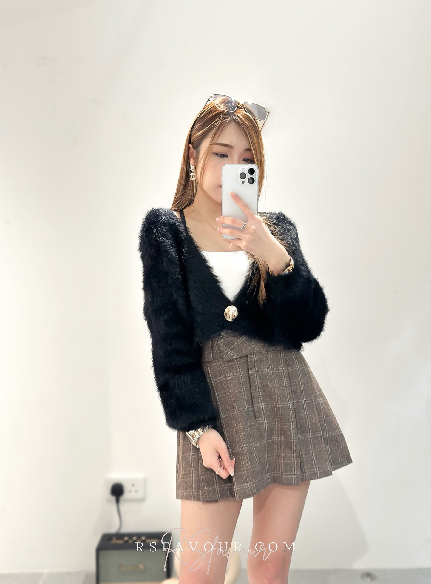 (KR) 超滑身垂感毛毛拼金鈕短外套|四色入