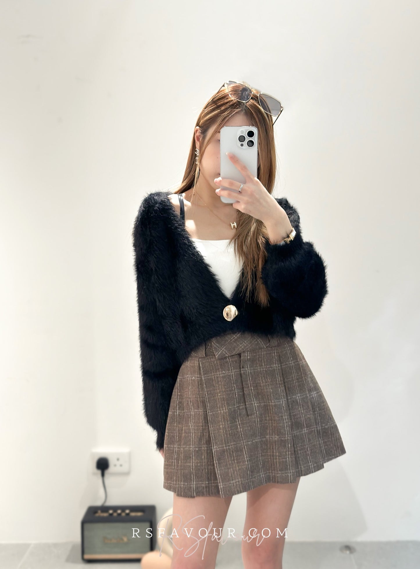 (KR) 超滑身垂感毛毛拼金鈕短外套|四色入