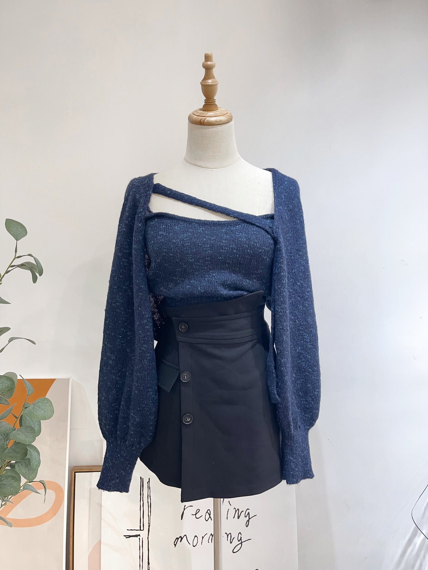 T32 混冷吊帶背心+泡泡袖斜帶JK套裝 ( 藍 )