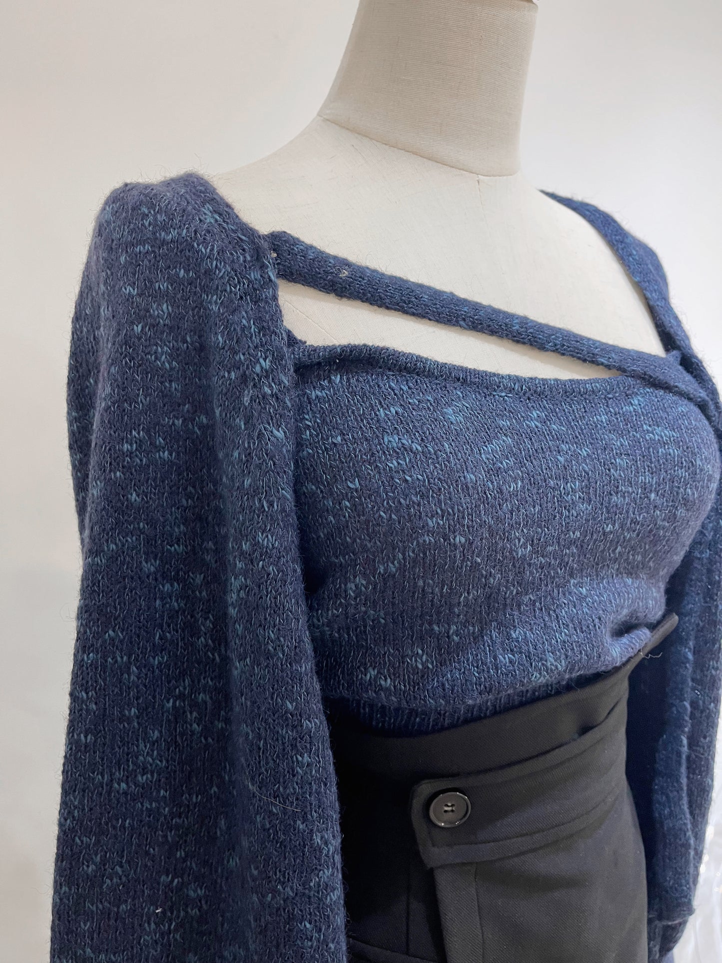 T32 混冷吊帶背心+泡泡袖斜帶JK套裝 ( 藍 )